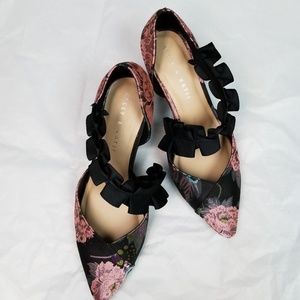 Kelly & Katie Onirella Heels Tapestry fabric sz 7